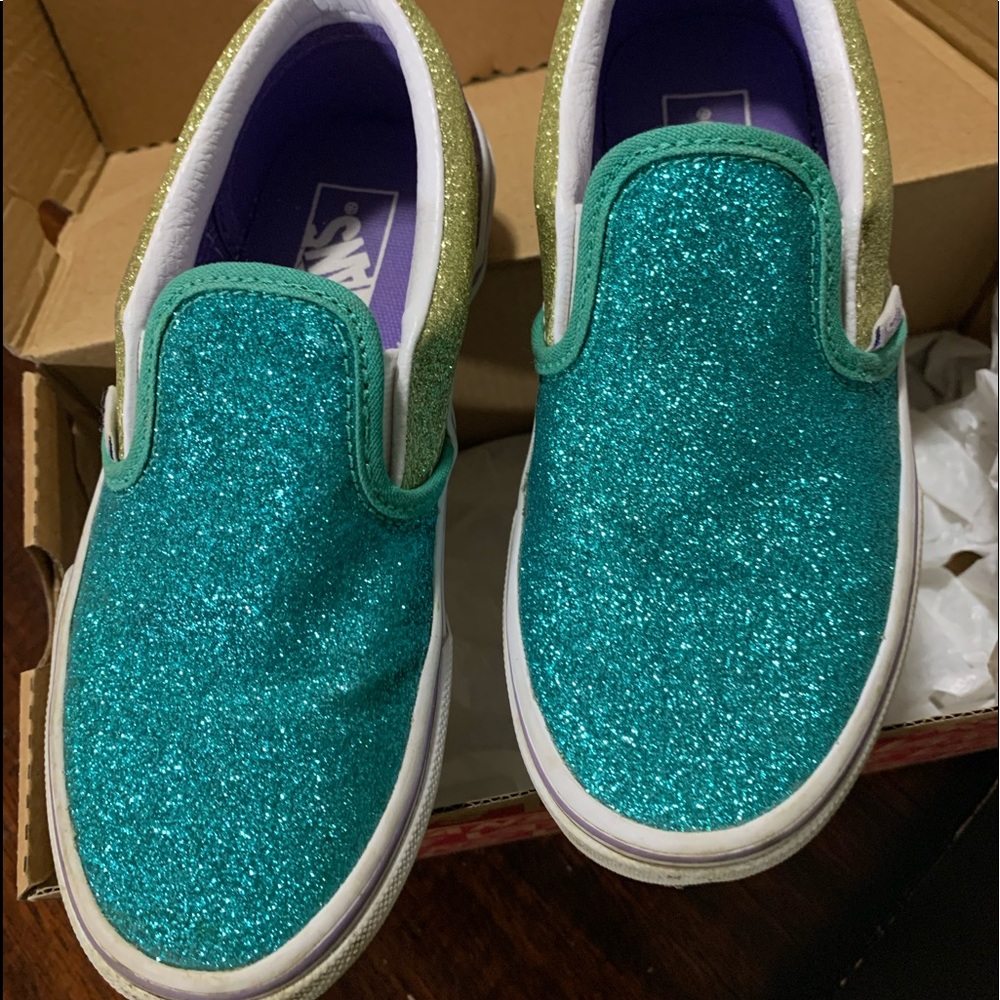 Girl’s Vans.